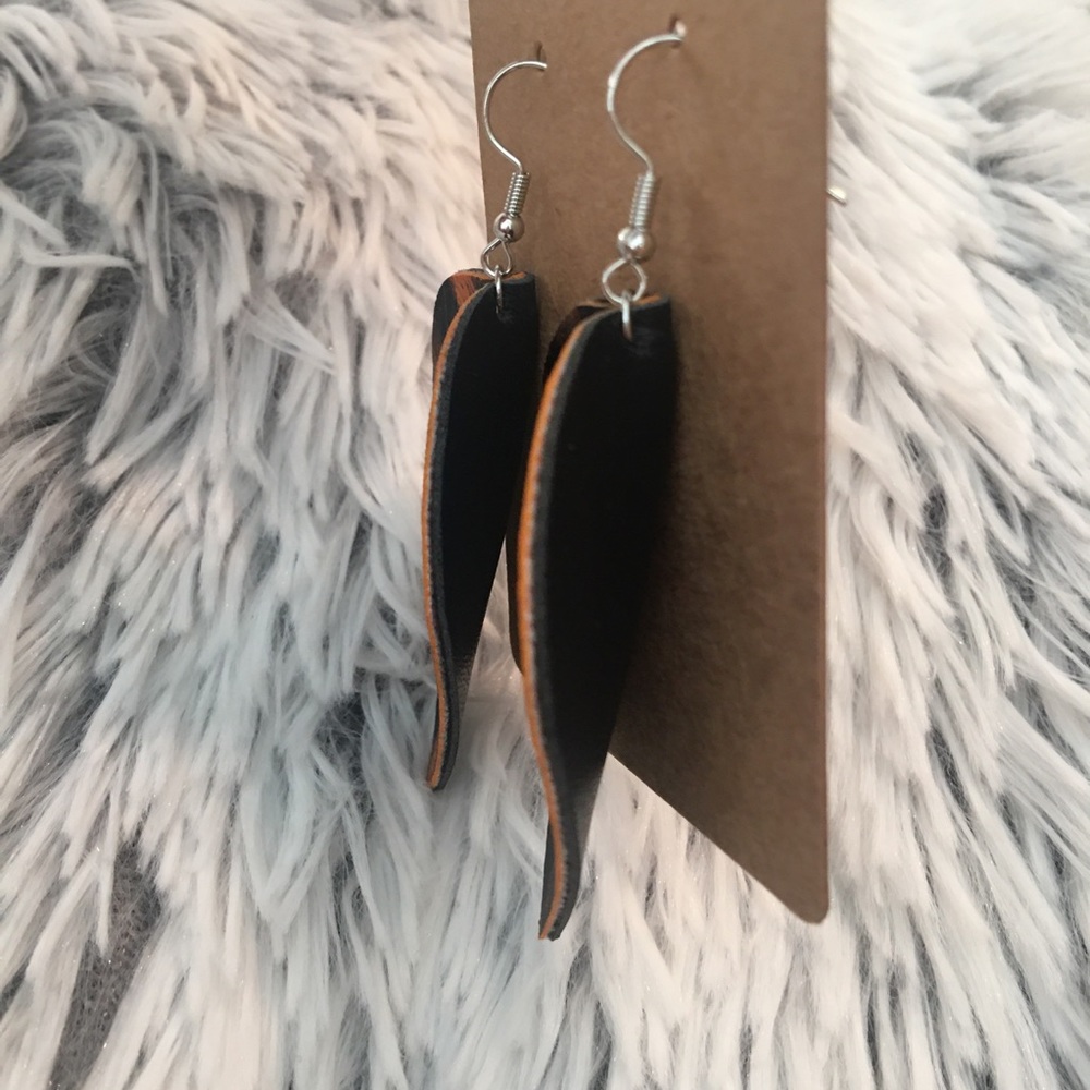 3/$20 orange & black faux leopard earrings - Picture 4 of 5